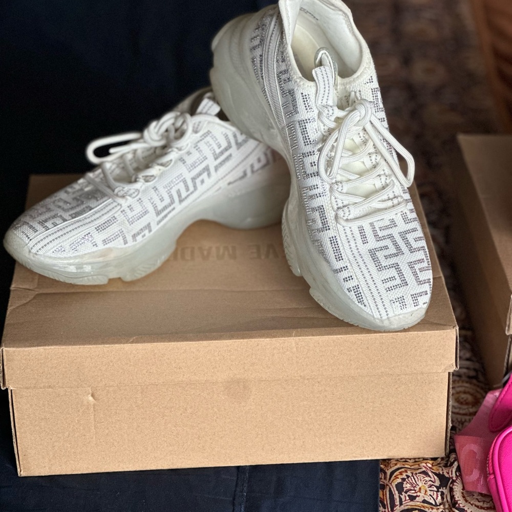 Steve Madden White and Gray Sneakers with Geometric Pattern